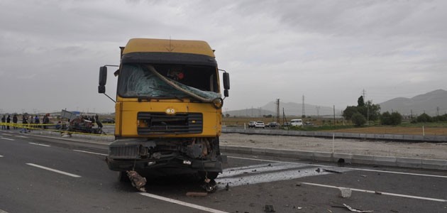 Konya’da kamyon ile traktör çarpıştı: 1 ölü