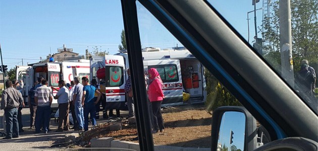 Konya’da ambulans ile otomobil çarpıştı: 3 yaralı