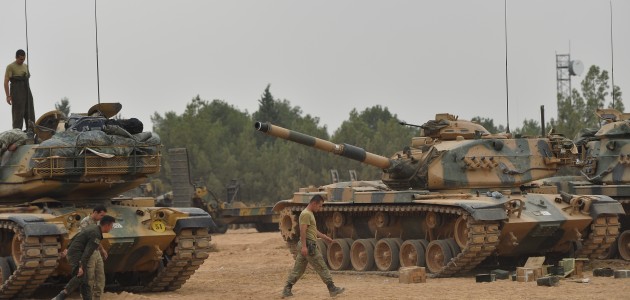 Suriye sınırına ilave tank ve zırhlı araç
