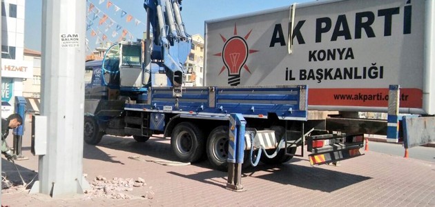 AK Parti Konya İl Binası önündeki totem tabela kaldırıldı