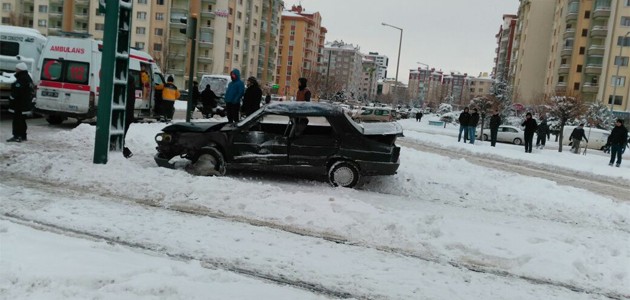 Konya’da tramvay ile otomobil çarpıştı: 2 yaralı