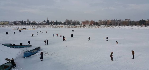 Beyşehir Gölünde kar güzelliği