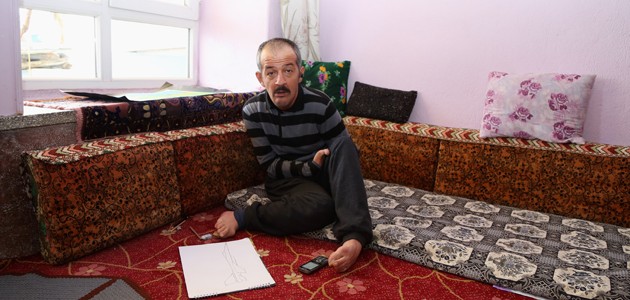 Konya’da engelli bir kişinin çizdiği resimler görenleri şaşırtıyor