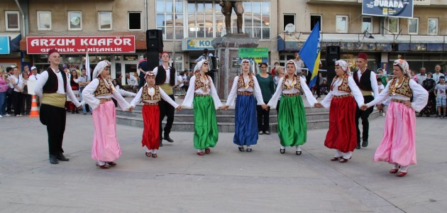 Akşehir Nasreddin Şenliklerinde yerli ve yabancı dans grupları danslarını sergiledi
