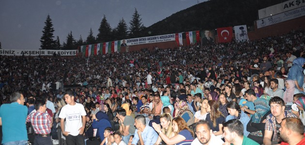 İrem Derici Akşehir’de konser verdi