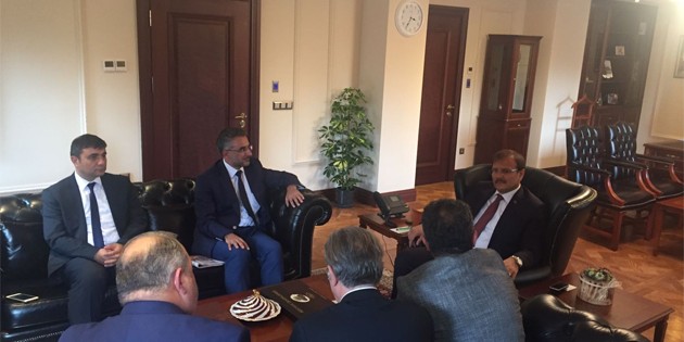 Başbakan Yardımcısı Hakan Çavuşoğlu’na ziyaret! Yeni Konya Gazetesi’ni inceledi