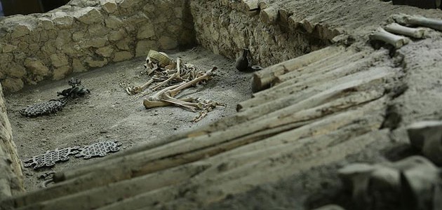4 bin 500 yıllık erkek iskeletlerinde ’halhal’ bulundu