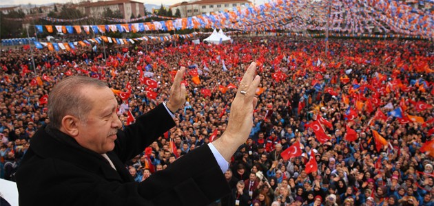 Erdoğan: Milli mücadelede karşımıza çıkanı ezer geçeriz
