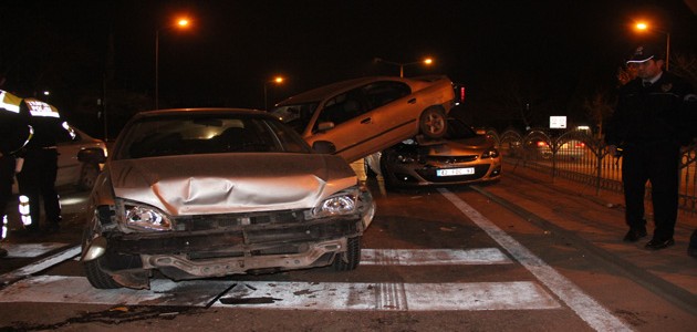 Konya’da zincirleme trafik kazası: 2 yaralı