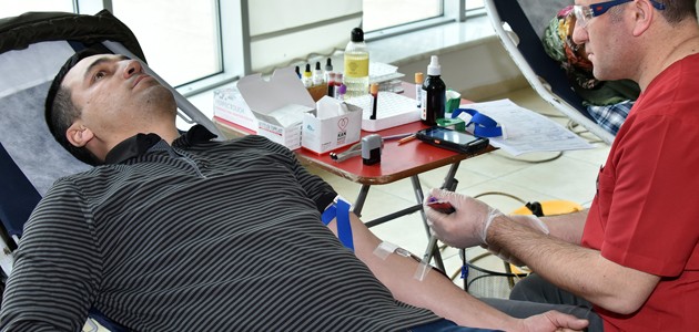 KOMEK kursiyerlerinden kan bağışı