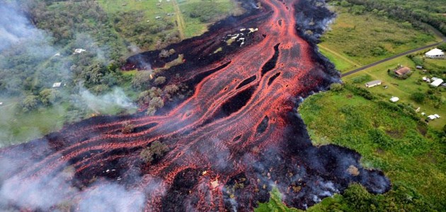 Kilauea Yanardağı’ndan püsküren lavlar denize ulaştı