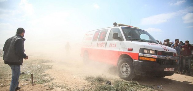 İsrail Gazze sınırında biri sağlık görevlisi iki Filistinliyi şehit etti