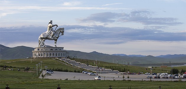 Cengiz Han’ın atlı heykeli ziyaretçilerin ilgisini çekiyor