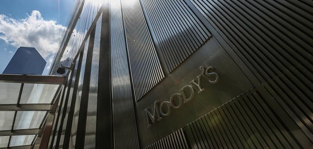Moody’s İtalya’nın kredi notunu düşürdü