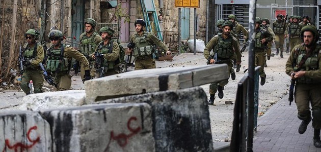 İsrail askerleri El Halil’de bir Filistinliyi şehit etti