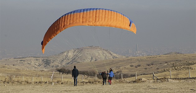 Konya’da paraşütçü baba-oğulun gökyüzü tutkusu
