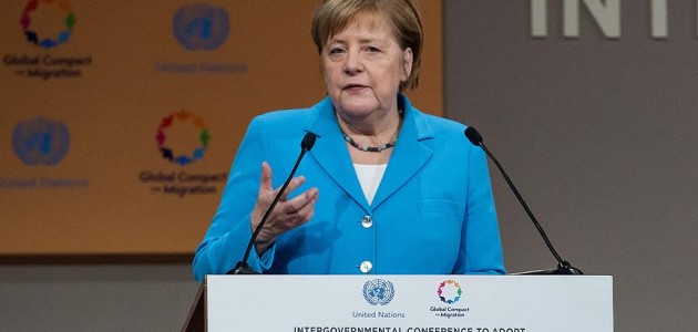 Merkel’den ’göç sorunu için toplu çalışma’ çağrısı