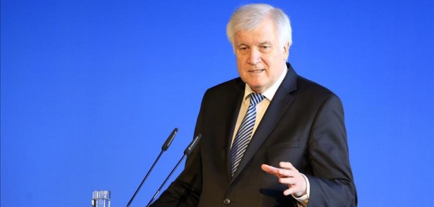 Alman İçişleri Bakanı’ndan “iltica talebi reddedilenler gözaltına alınsın“ talebi