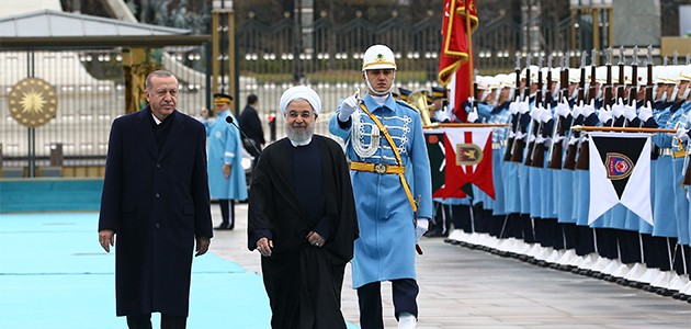 Erdoğan, İran Cumhurbaşkanı Ruhani’yi resmi törenle karşıladı