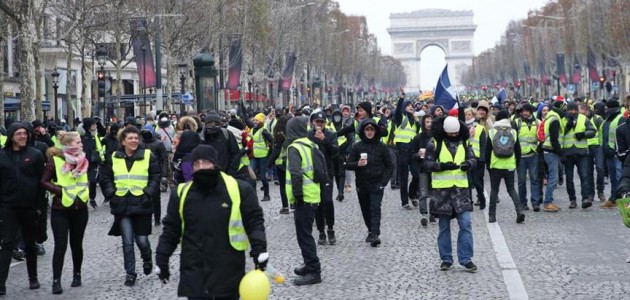 Fransa’da sarı yeleklilerin gösterisi yasaklandı