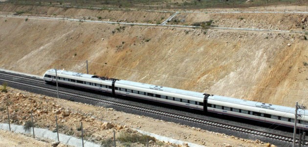 “Antalya ile İzmir hızlı trenle bağlanacak“