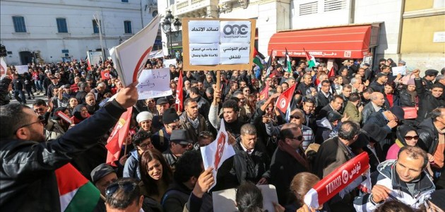 Tunus’ta genel greve giden memurlardan maaş protestosu