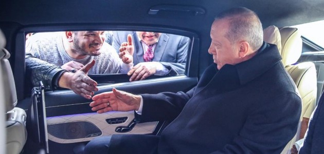 Cumhurbaşkanı Erdoğan minibüsçülerle sohbet etti