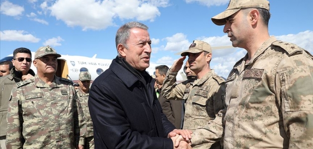Milli Savunma Bakanı Akar, Şırnak’ta incelemelerde bulundu