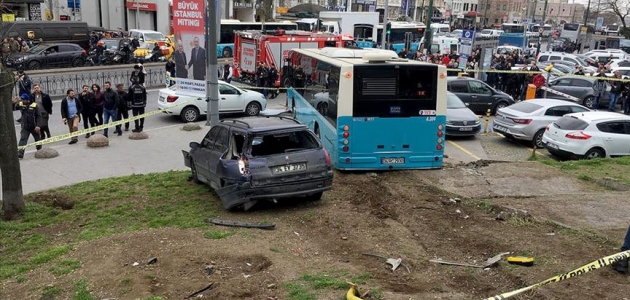 İstanbul’da halk otobüsü yaya yoluna girdi