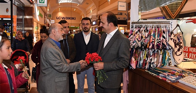 Başkan Altay alışveriş merkezlerinde vatandaşlarla buluştu