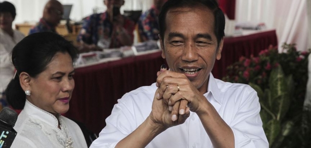 Endonezya’da Widodo yeniden devlet başkanı