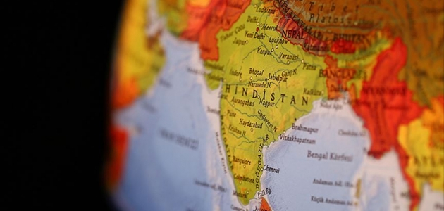 Hindistan’da bombalı saldırı: 16 ölü