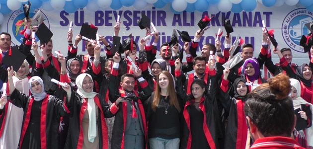 SÜ Beyşehir Ali Akkanat Meslek Yüksekokulu’nda mezuniyet
