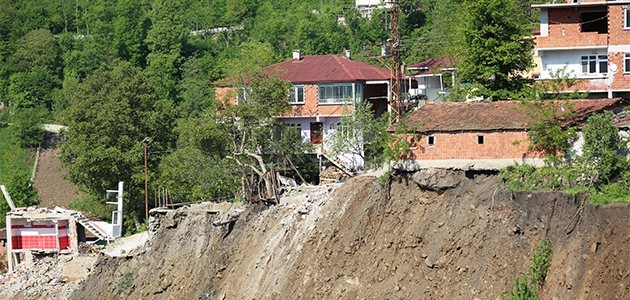 Ordu’da heyelanlı bölgedeki 15 ev yıkıldı