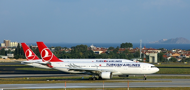 İstanbul-Ankara seferini yapan uçağın kanadı elektrik direğine temas etti