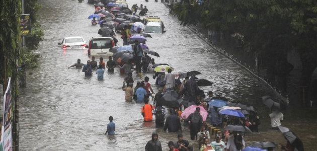 Hindistan’da aşırı yağışlar etkisini sürdürüyor