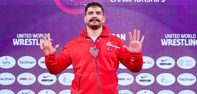  Taha Akgül 'Avrupa güreş tarihine' geçti