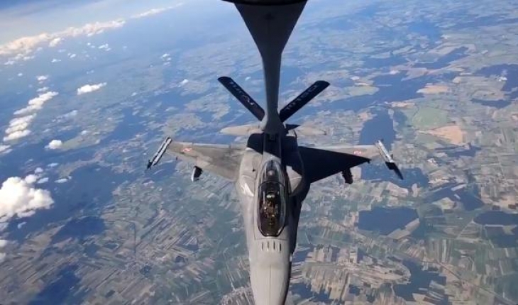 Hava Kuvvetleri’nden Polonya F-16 uçaklarına havada yakıt ikmali