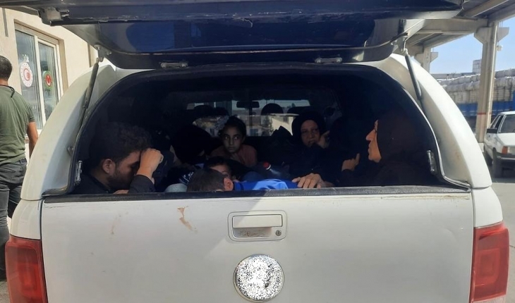 Sınırı geçmeye çalışan 17 kaçak göçmen yakalandı