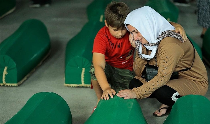 Srebrenitsalılar, soykırımda kaybettikleri yakınlarına son kez veda etti