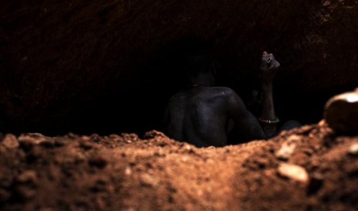 Gine'de altın madeni çöktü: 18 ölü