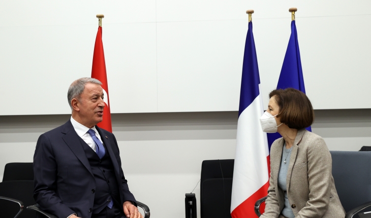 Bakan Akar, Fransa Savunma Bakanı Parly ile görüştü