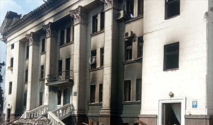 Ukrayna’da 400 kişinin sığındığı tiyatro binası bombalandı