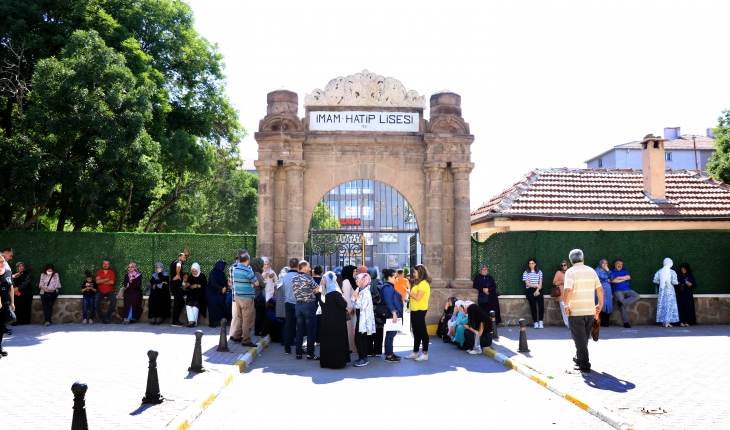 Konya'da YKS'nin ikinci oturumu AYT heyecanı