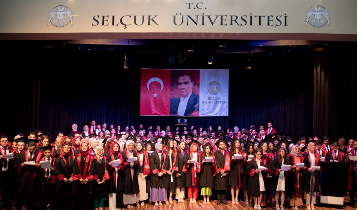 Selçuk Üniversitesinde genç hekimler diplomalarını aldı