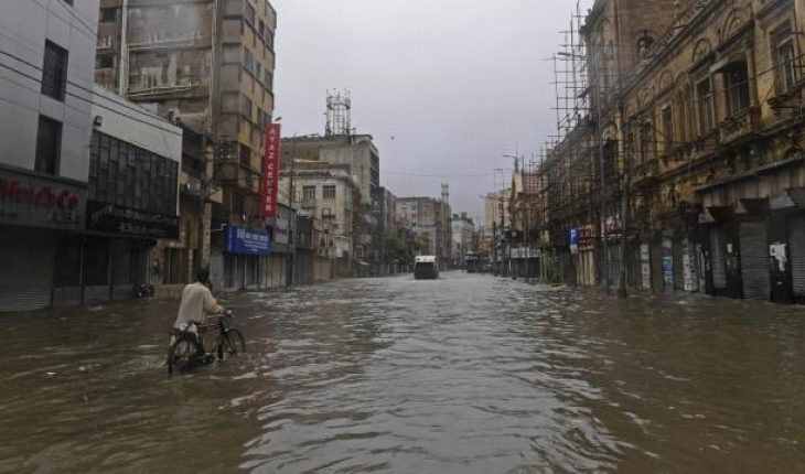 Pakistan’da şiddetli yağış ve fırtına: 26 ölü
