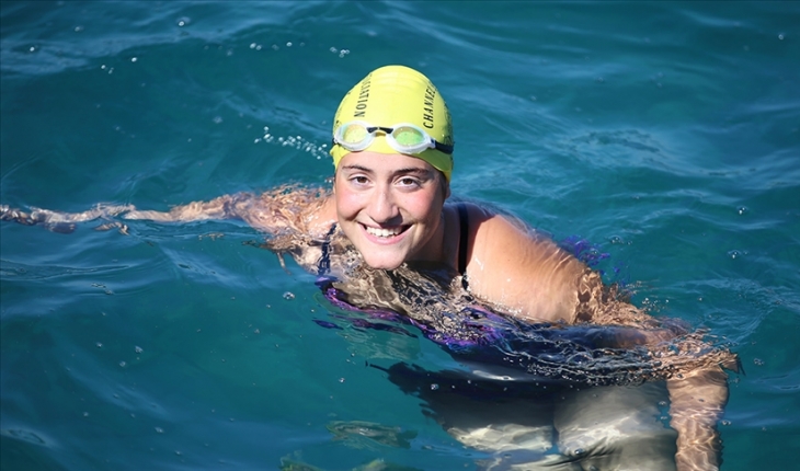 Genç yüzücü Aysu Türkoğlu, Manş Denizi'ni geçmenin gururunu yaşıyor