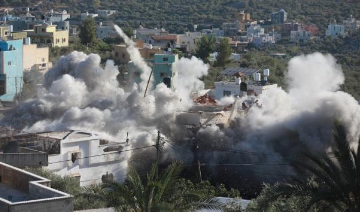 İsrail, abluka altındaki Gazze Şeridi’ni vurduğunu açıkladı