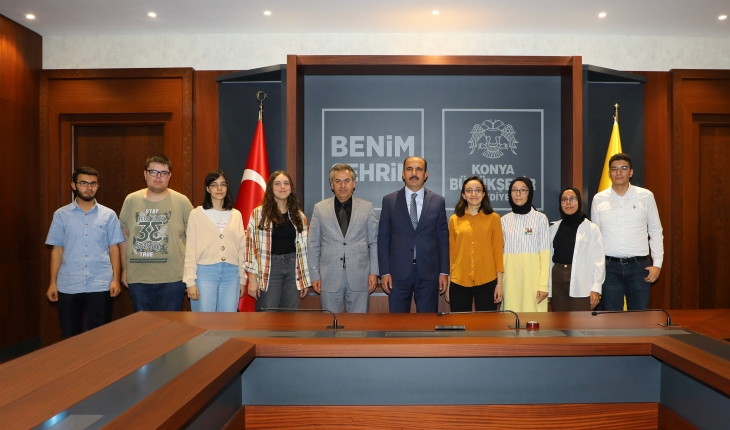 Başkan Altay YKS’de ilk 100’e giren Konyalı öğrencilerle buluştu