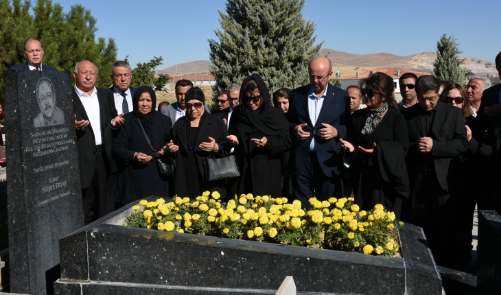 “Bozkırın tezenesi“ Neşet Ertaş Kırşehir’deki mezarı başında anıldı